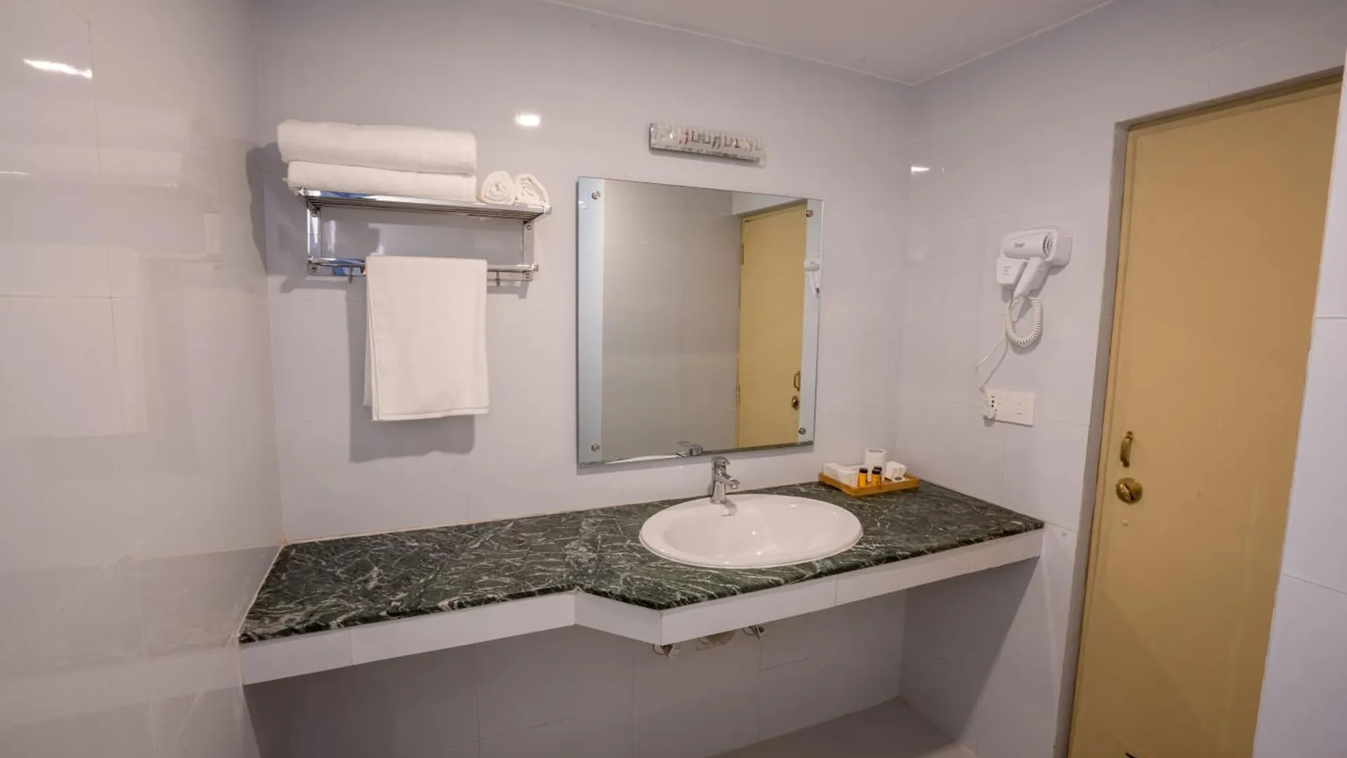 Kathmandu Business Hotel 4*,  Nepal